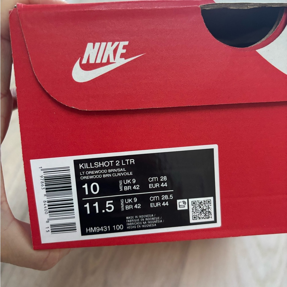 Nike Men's Cream Sneakers - Picture 2 of 6